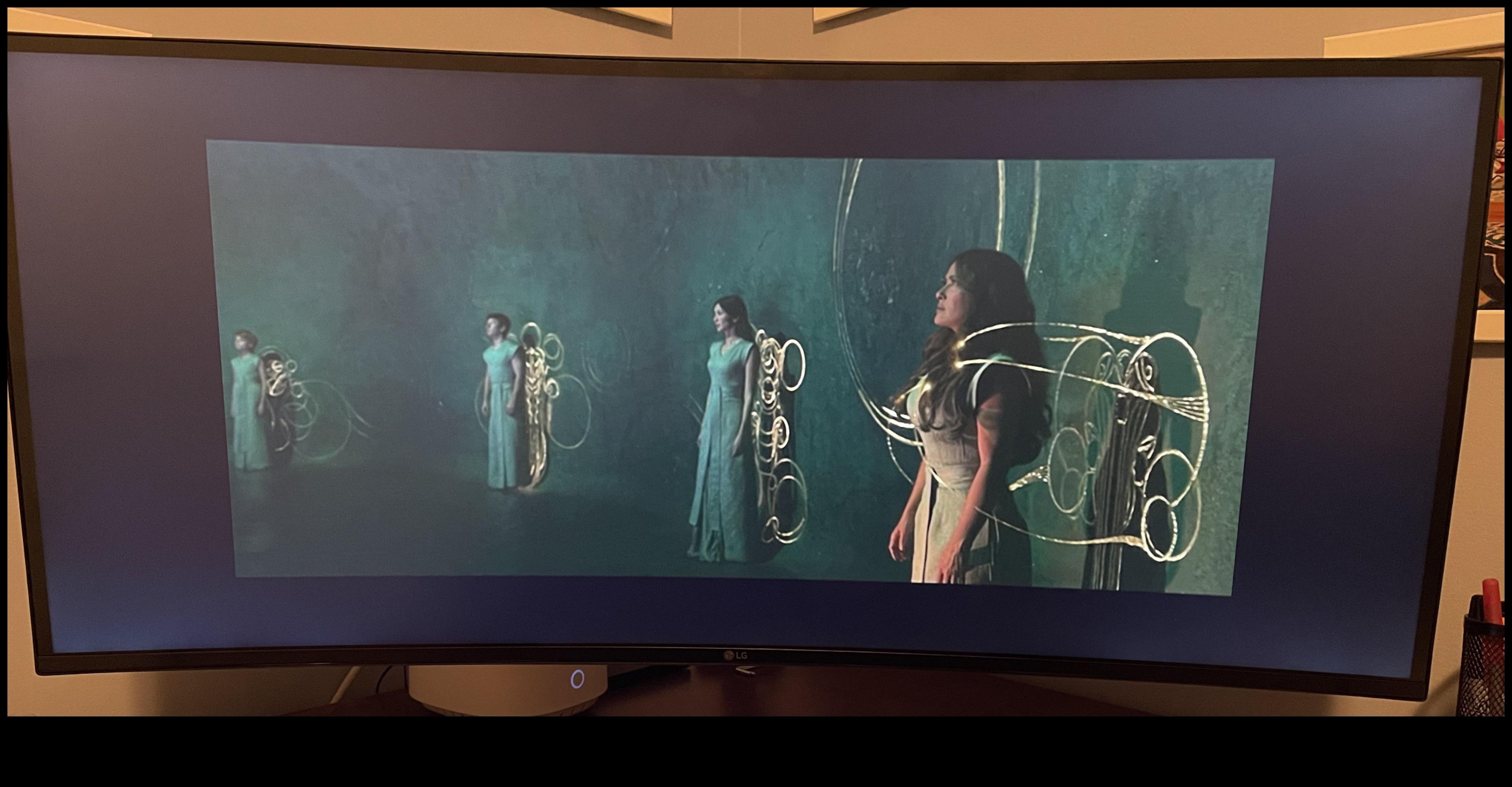 Sinematik Duygu: Ultrawide CinemaScope Görüntü Oranlarına Sahip Monitörler